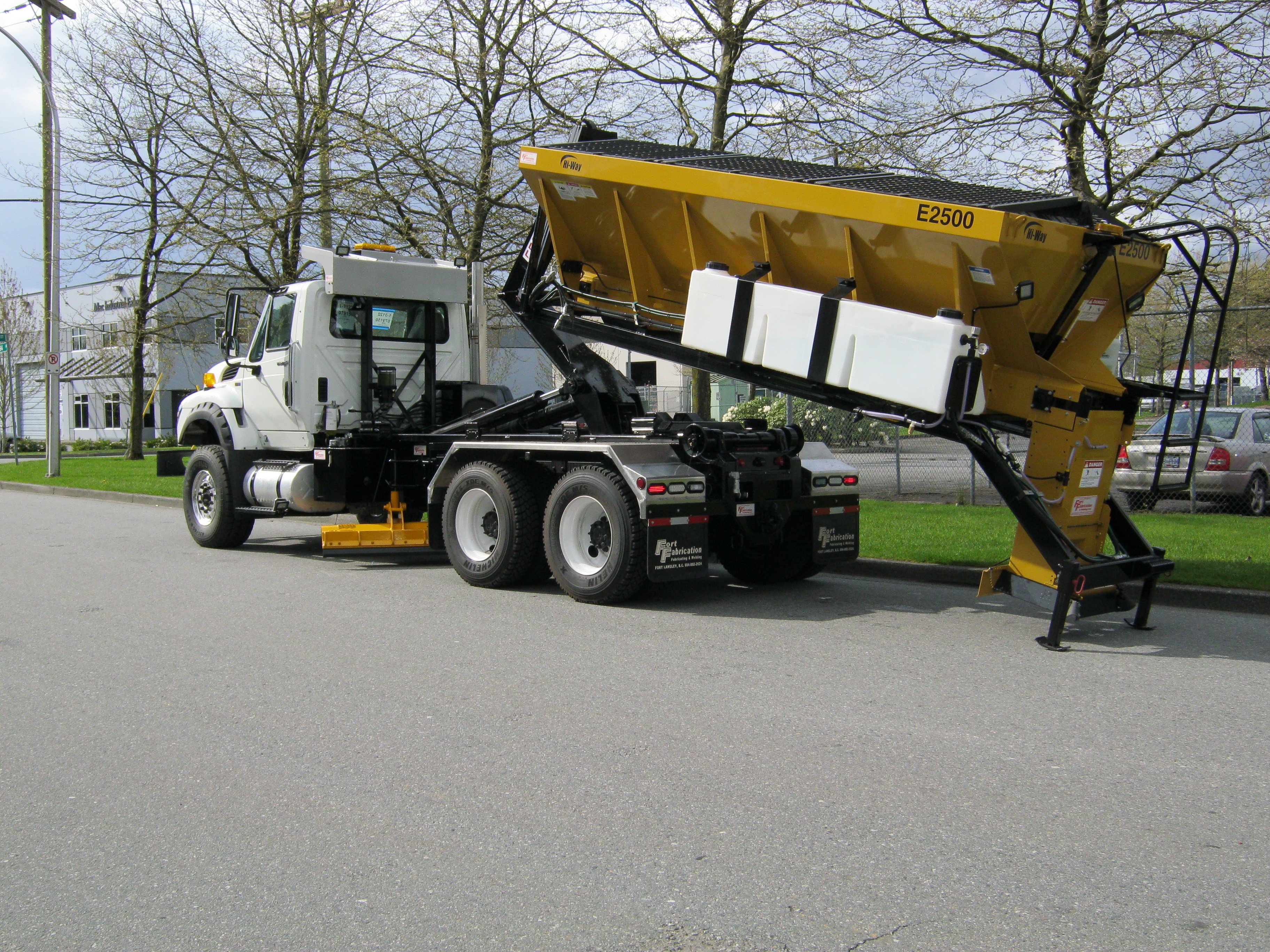 Ampliroll Hooklift & Roll On/Roll Off Fort Fabrication